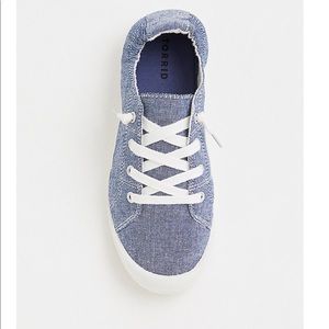 Chambray pull on sneakers